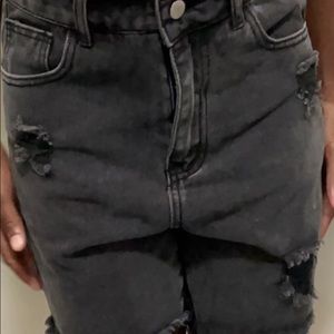 Black and gray short casual pants